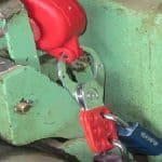 Scissor locking device