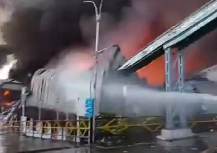 Fire in berger paint Fire in Berger becker factory