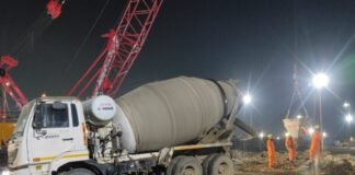 Mud mat for construction site for vehicle movement