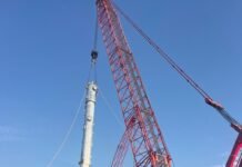 Safe crane and rigging operation at construction site