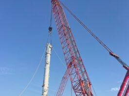 Safe crane and rigging operation at construction site