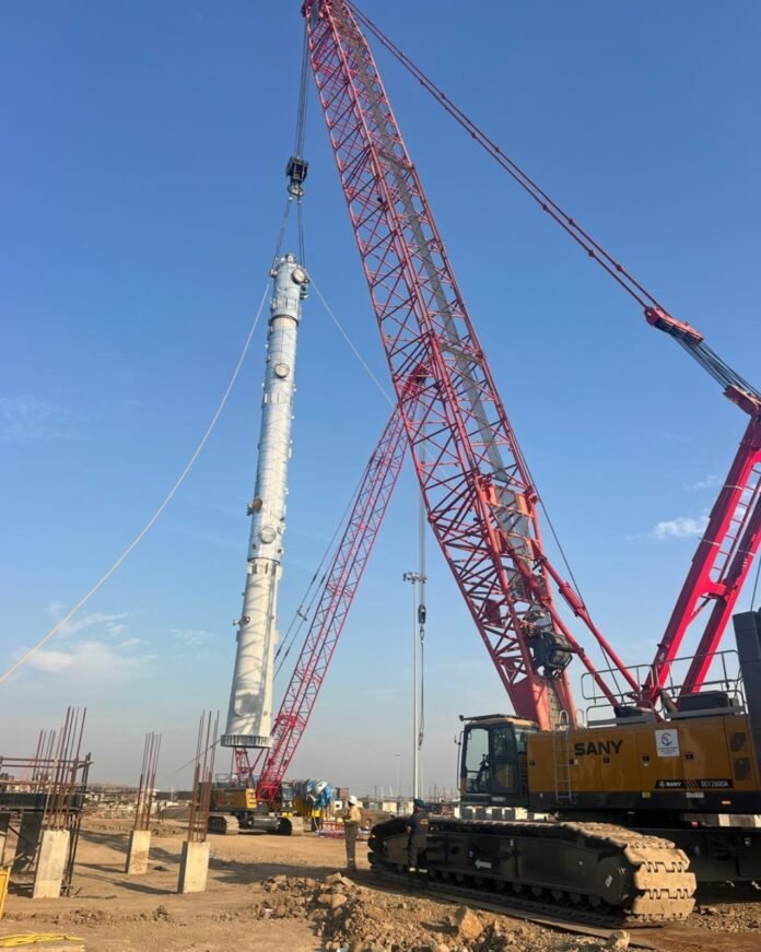Safe crane and rigging operation at construction site